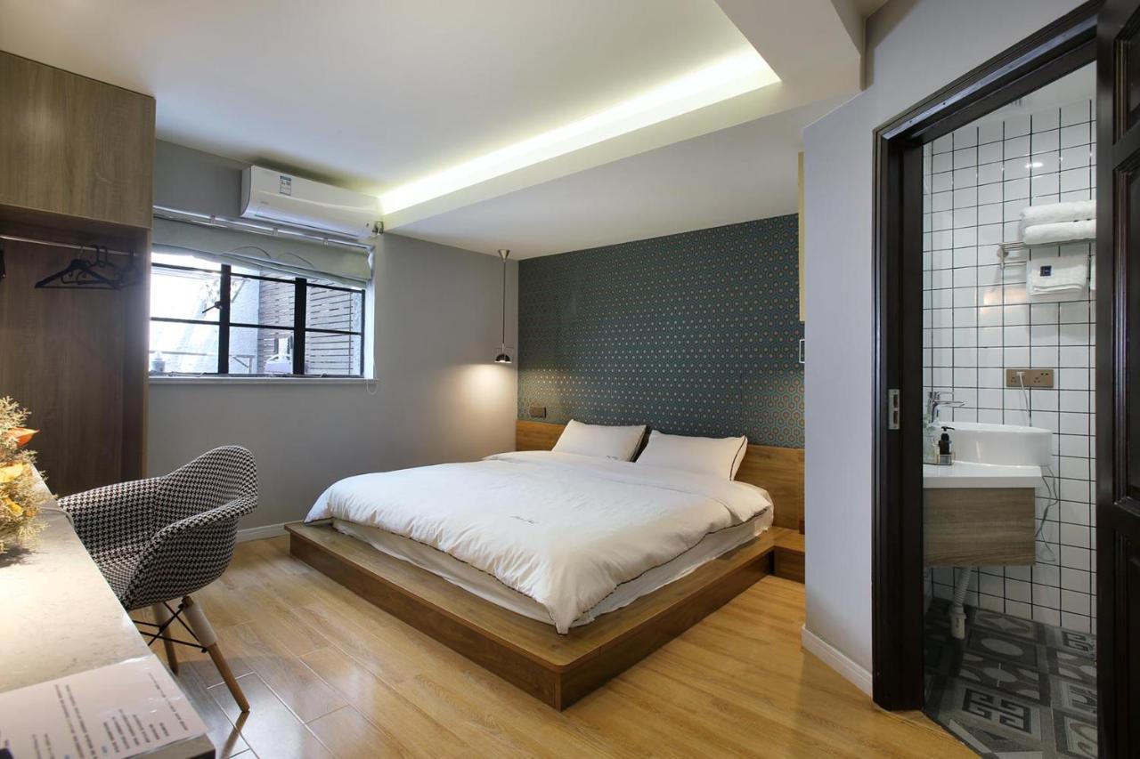Shanghai Downtown Hills Boutique Guesthouse - Near Metro Line 7, Exit 3, Changping Road Rom bilde
